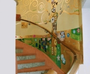 polichromia ze złoceniami na klatce schodowej